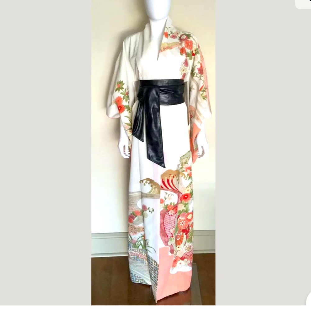 Vintage off white floral Japanese long kimono 👘OS